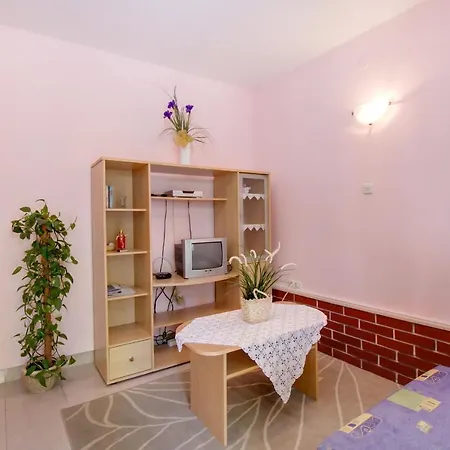 Biserka Near The And Center Apartment Mali Losinj