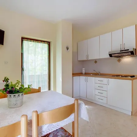 Lägenhet Biserka Near The And Center Mali Lošinj