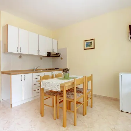 Biserka Near The And Center Mali Lošinj
